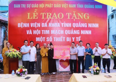 Giáo hội Phật giáo Việt Nam tỉnh Quảng Ninh trao tặng trang thiết bị y tế phục vụ khám chữa bệnh