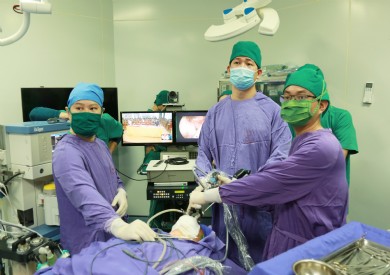 Bệnh viện Đa khoa tỉnh Quảng Ninh cập nhật kiến thức phẫu thuật nội soi tuyến giáp qua đường miệng