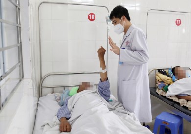 Vi phẫu lấy máu tụ nội sọ kết hợp kẹp phình mạch não cứu bệnh nhân trước ''ngưỡng cửa tử thần''