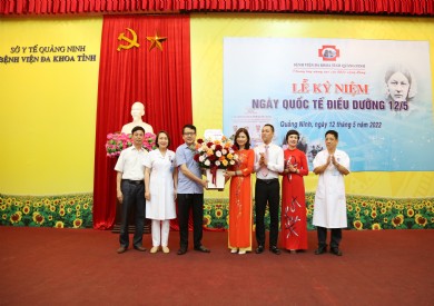 Lễ kỉ niệm ngày Quốc tế Điều dưỡng 12/5: Tri ân những người hùng thầm lặng