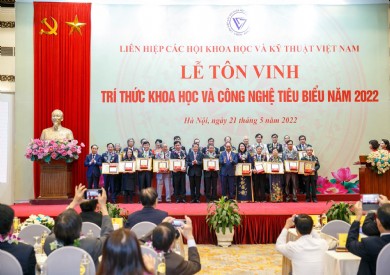 Trưởng khoa Tim mạch Bệnh viện Đa khoa tỉnh được tôn vinh Trí thức khoa học và công nghệ tiêu biểu năm 2022