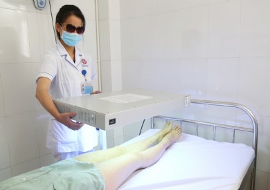 Thoát khỏi nỗi khổ bệnh vảy nến, bạch biến bằng UVB dải hẹp