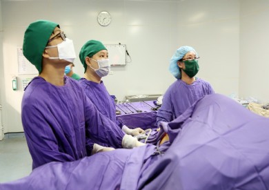 Phẫu thuật nội soi đốt hạch giao cảm: Xóa tan mặc cảm bệnh đổ mồ hôi tay