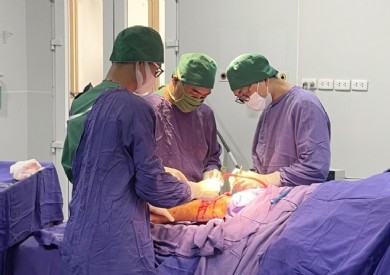 Bệnh viện Đa khoa tỉnh Quảng Ninh phẫu thuật cứu ngư dân bị cá mập tấn công