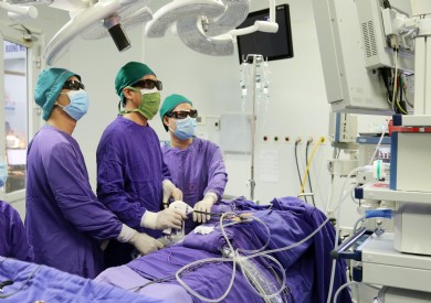 Phẫu thuật nội soi 3D cắt khối u quái trung thất ở thanh niên trẻ