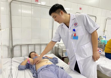 Nội soi cắt thận bán phần giúp bệnh nhân thoát khỏi khối u cơ mỡ mạch thận dọa vỡ nguy hiểm