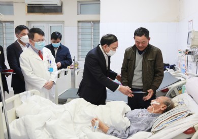 Bí thư Tỉnh uỷ đến thăm, chúc Tết Bệnh viện Đa khoa tỉnh Quảng Ninh đêm giao thừa