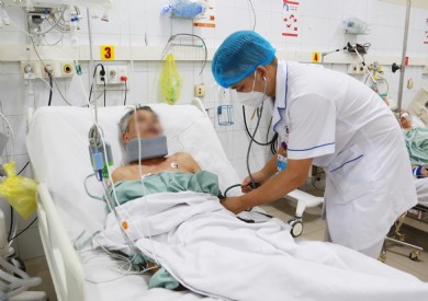 Phẫu thuật ghép mạch tự thân cứu bệnh nhân vết thương mất đoạn mạch vùng cổ thoát chết kỳ diệu