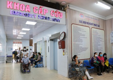 Cảnh báo tình trạng học sinh ngộ độc do hút thuốc lá điện tử