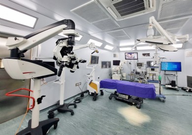 Xuyên đêm phẫu thuật cứu bệnh nhi 12 tuổi ngã cao vỡ lún xương sọ