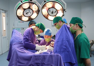 Giải thoát nỗi khổ rò trực tràng âm đạo hơn 40 năm cho người phụ nữ dân tộc bằng phương pháp chuyển vạt