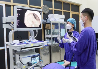 Nội soi cắt tách dưới niêm mạc ESD loại bỏ khối u trực tràng 3cm không cần phẫu thuật