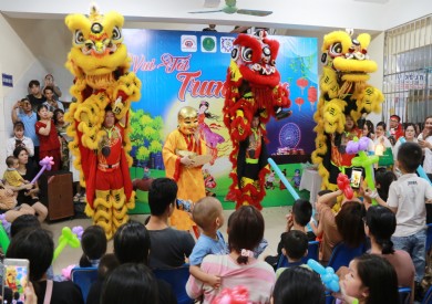 Bệnh viện Đa khoa tỉnh Quảng Ninh mang trung thu yêu thương đến các bệnh nhi