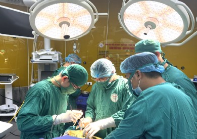 Bệnh viện ĐK tỉnh hỗ trợ TTYT Móng Cái mổ cấp cứu thành công bệnh nhân tai nạn vỡ lún xương sọ