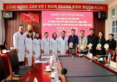 Đoàn công tác Cục kiểm soát và phòng ngừa dịch bệnh Quảng Tây (Trung Quốc) đến thăm và làm việc tại Bệnh viện Đa khoa tỉnh