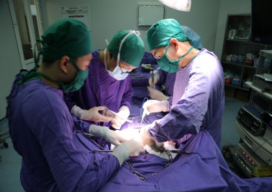 Phẫu thuật ''2 trong 1'' cắt u thượng thận khổng lồ kèm lách to do thiếu máu huyết tán