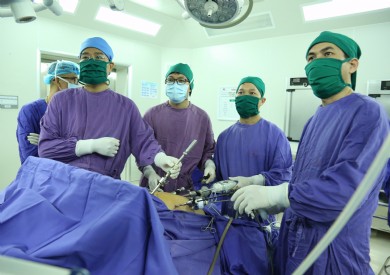 Nhẹ nhàng thoát khỏi nguy cơ ung thư nhờ phẫu thuật cắt dạ dày nội soi hoàn toàn