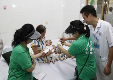 Trao quà Tết trung thu 2024 ấm áp cho các bệnh nhi