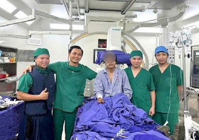 Can thiệp đặt 2 stent cứu sống thuyền viên Myanmar bị nhồi máu cơ tim cấp