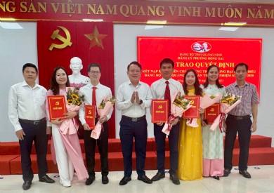 Thêm 05 Đảng viên mới tại Đảng bộ bệnh viện Đa khoa tỉnh Quảng Ninh sau thành công Đại hội Đảng bộ tỉnh Quảng Ninh lần thứ XVI