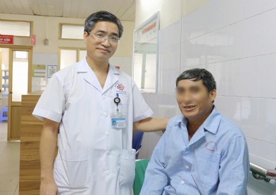 “Cân não” can thiệp đặt stent cứu bệnh nhân đột ngột nhồi máu cơ tim cấp sau phẫu thuật