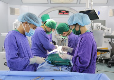 Phẫu thuật chấn thương cột sống cổ khó - hiếm gặp tại bệnh viện đa khoa tỉnh Quảng Ninh