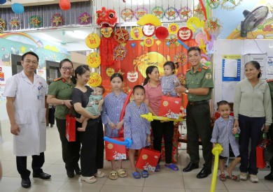 Lan tỏa yêu thương, mang Tết Trung thu ấm áp đến với bệnh nhi