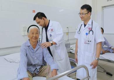 Cấy máy tạo nhịp bó nhánh trái, hồi phục trái tim khỏe mạnh cho bệnh nhân rối loạn nhịp chậm