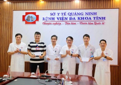 Bệnh viện Đa khoa tỉnh Quảng Ninh khen thưởng đột xuất ekip cứu sống ca nhồi máu cơ tim cấp và ngừng tuần hoàn hai lần