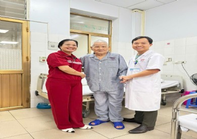 BỆNH VIỆN ĐA KHOA TỈNH QUẢNG NINH PHẪU THUẬT CẤP CỨU THÀNH CÔNG CA XUẤT HUYẾT Ổ LOÉT DẠ DÀY Ở BỆNH NHÂN CAO TUỔI