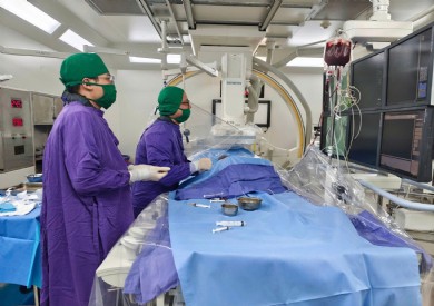 SỰ KẾT HỢP NHỊP NHÀNG GIỮA 2 CƠ SỞ BỆNH VIỆN ĐA KHOA TỈNH QUẢNG NINH TRONG CẤP CỨU THÀNH CÔNG CỨU SỐNG BỆNH NHÂN 15 TUỔI VỠ GAN ĐỘ IV NGUY HIỂM