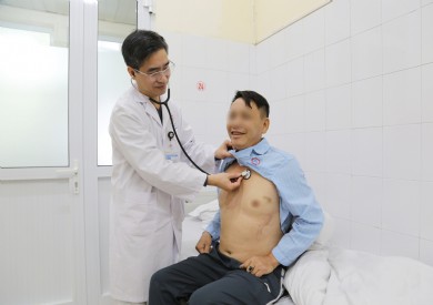 15 lần sốc điện giành lại sự sống cho bệnh nhân ngừng tim do nhồi máu cơ tim