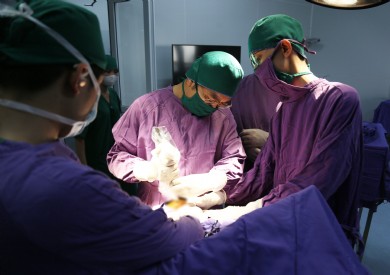 Phẫu thuật trường hợp nam thiếu niên 15 tuổi bị dao găm xuyên sọ