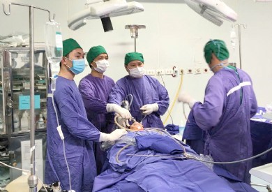 Phẫu thuật nội soi tuyến giáp qua đường miệng: Không sẹo, không lo lắng