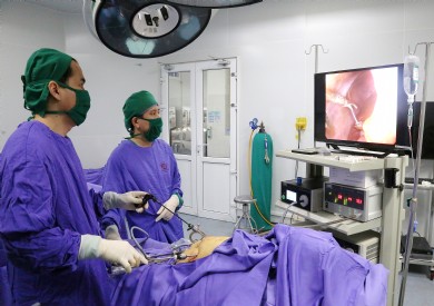Hy hữu: Bệnh viện Đa khoa tỉnh Quảng Ninh phẫu thuật lấy xương cá ''đi lạc'' trong tụy và bàng quang