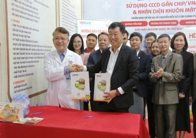 Bệnh viện Đa khoa tỉnh Quảng Ninh ký kết tiếp nhận và đưa vào hoạt động kiosk y tế thông minh