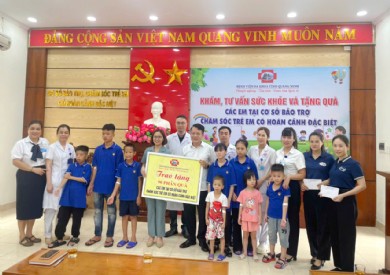 Khám, tư vấn sức khỏe cho trẻ em yếu thế: Lan tỏa trái tim yêu thương của người thầy thuốc