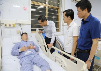 Bệnh viện Đa khoa tỉnh Quảng Ninh nỗ lực cấp cứu các nạn nhân vụ lật tàu trên Vịnh Hạ Long