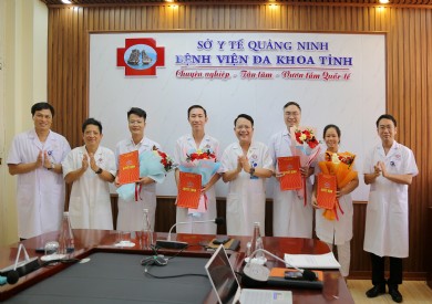 Bệnh viện Đa khoa tỉnh Quảng Ninh trao Quyết định bổ nhiệm chức vụ lãnh đạo quản lý khoa, phòng