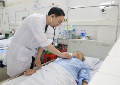 Can thiệp đặt 2 stent cứu bệnh nhân 89 tuổi bị nhồi máu cơ tim cấp, hôn mê hạ đường huyết
