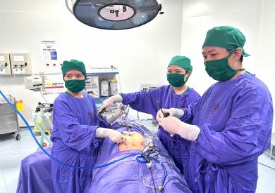 Phẫu thuật nội soi cấp cứu bệnh nhân người Philippines bị vỡ thai ngoài tử cung