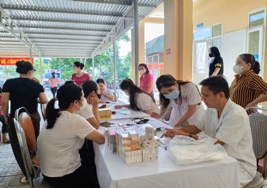 Bệnh viện Đa khoa tỉnh Quảng Ninh chăm sóc sức khỏe cho gần 120 nữ công nhân lao động địa phương