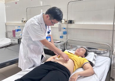 Phẫu thuật nội soi cắt tuyến thượng thận cho nữ bệnh nhân hạ kali máu và tăng huyết áp kéo dài