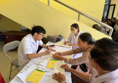 Bệnh viện đa khoa tỉnh Quảng Ninh phối hợp với TTYT Quảng Yên tổ chức thăm khám, sàng lọc các bệnh lý tim mạch