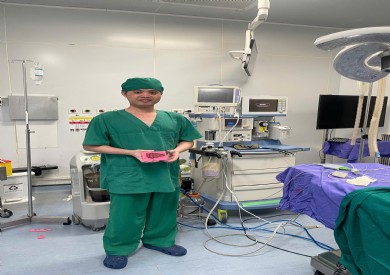 NỘI SOI CẮT TÁCH DƯỚI NIÊM MẠC (ESD) ĐIỀU TRỊ UNG THƯ SỚM TRỰC TRÀNG – GIẢI PHÁP HIỆU QUẢ LOẠI BỎ KHỐI U LỚN TẠI BỆNH VIỆN ĐA KHOA TỈNH QUẢNG NINH