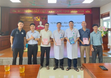 Bệnh viện Đa khoa tỉnh Quảng Ninh tổ chức tập huấn xử trí cấp cứu thường gặp tại Trung tâm Y tế Hải Hà