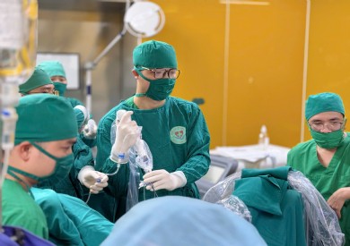 PHỐI HỢP LIÊN VIỆN HỖ TRỢ CHUYÊN MÔN, KỊP THỜI CỨU SỐNG NGƯỜI BỆNH TẠI MÓNG CÁI