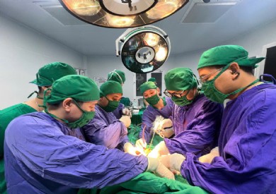 PHẪU THUẬT THÀNH CÔNG U DẠ DÀY KÍCH THƯỚC KHỔNG LỒ CHO NGƯỜI BỆNH TẠI BỆNH VIỆN ĐA KHOA TỈNH QUẢNG NINH
