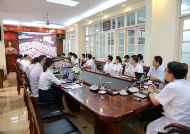BỆNH VIỆN ĐA KHOA TỈNH QUẢNG NINH THEO DÕI TRỰC TIẾP PHIÊN BẾ MẠC KỲ HỌP KHÔNG THƯỜNG LỆ THỨ NHẤT, QUỐC HỘI KHÓA XVI