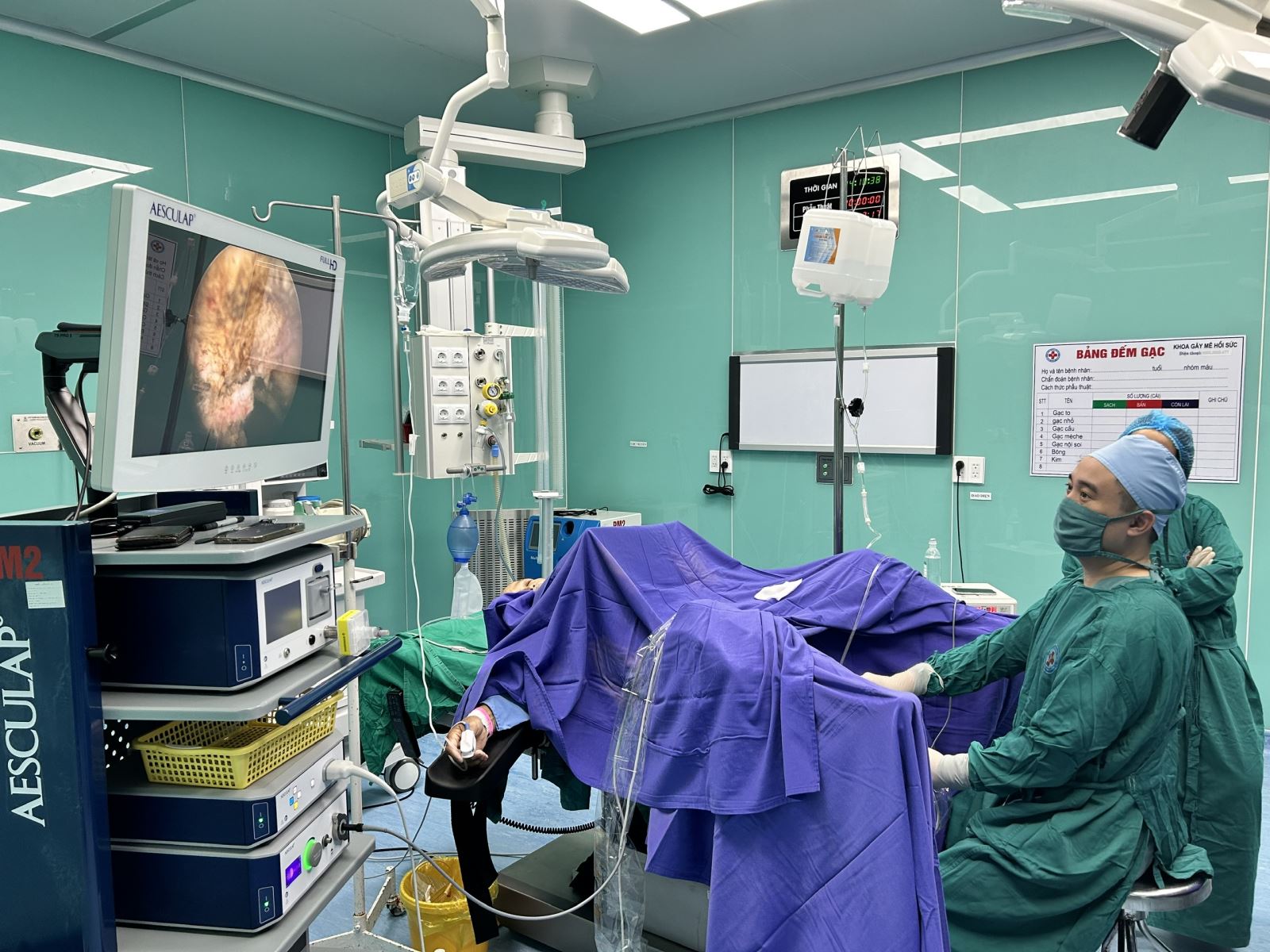 Ca mổ U tuyến tiền liệt kích thước lớn được thực hiện tại bệnh viện ĐKKV Tiên Yên